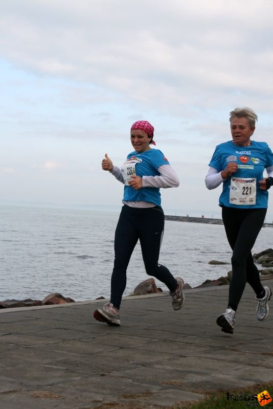 Balaton Maraton harmad maraton Siófok Fekete Krisztina, Déginé Vér Mária, Minden-kor Női Sportegyesület Balaton Maraton 1/3 marathon futás Siófok, Fekete Krisztina, Déginé Vér Mária, Minden-kor Női Sportegyesület