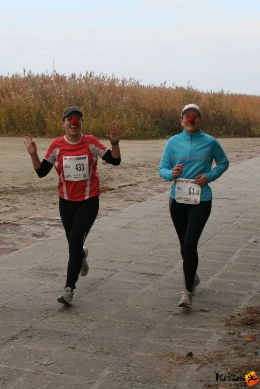 Balaton Maraton harmad maraton Siófok Szántai Vecsera Orsolya és Horváth Erzsébet Balaton Maraton Intersport futóverseny Siófok, Szántai Vecsera Orsolya és Horváth Erzsébet