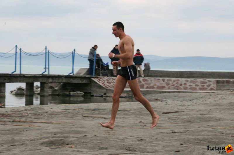Balaton Maraton harmad maraton Siófok futás mezítláb a parton Balaton Maraton Intersport futóverseny Siófok, futás mezítláb a parton