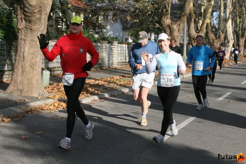 Balaton Maraton félmaraton Siófok Horváth Tamás Esztergomi Futóművek, Szegedi Ágnes dr. Esztergomi Futóművek Balaton Maraton félmaraton futóverseny Siófok, Horváth Tamás Esztergomi Futóművek, Szegedi Ágnes dr. Esztergomi Futóművek