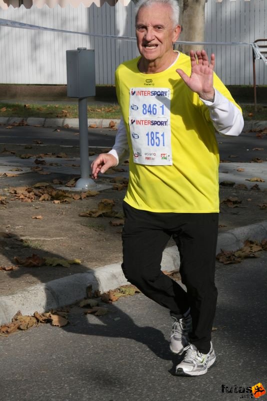 Balaton Maraton futók félmaraton Siófok, Kisszékelyi József, 72 évesen félmaraton futóverseny 2:17:05