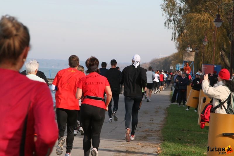 Balaton Maraton félmaraton Siófok széllel béleltek Félmaraton futás Balaton Maraton Siófok, széllel béleltek