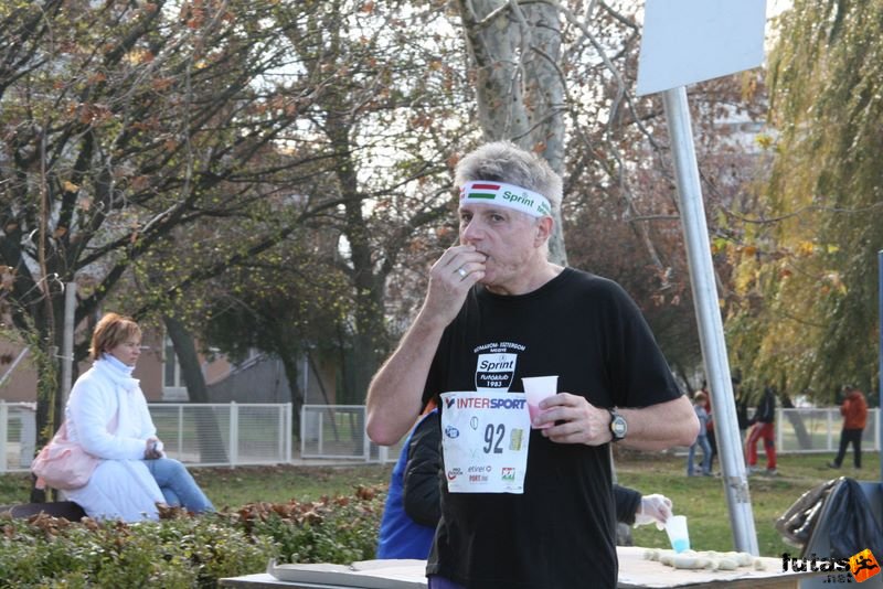 Balaton Maraton félmaraton Siófok Vígh Péter, Sprint Futóklub Tata Félmaraton futás Balaton Maraton Siófok, Vígh Péter, Sprint Futóklub Tata