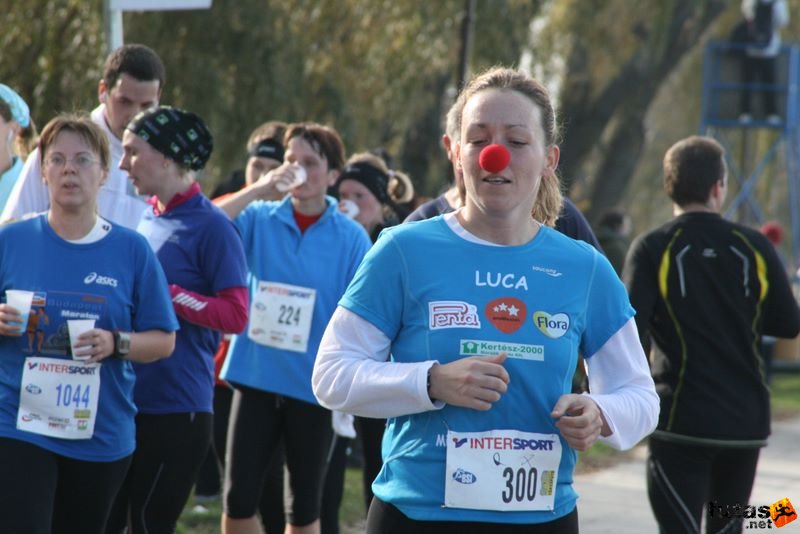Balaton Maraton félmaraton Siófok Pozsgai Luca, Minden-kor Női Sportegyesület Félmaraton futás Balaton Maraton Siófok, Pozsgai Luca, Minden-kor Női Sportegyesület