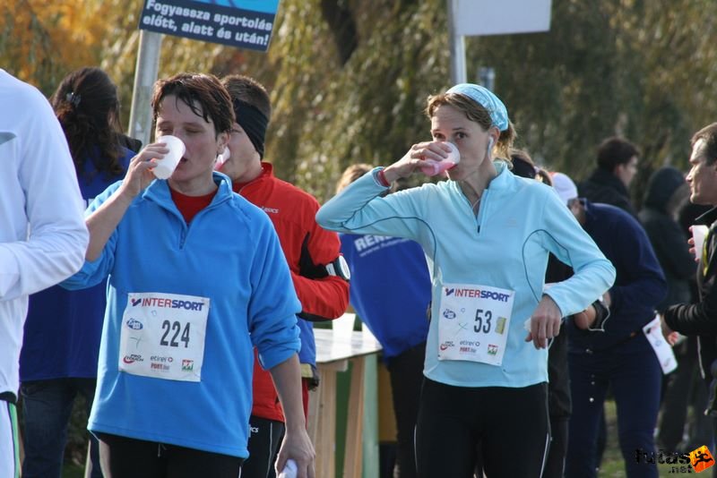 Balaton Maraton félmaraton Siófok víz és iso italok Félmaraton futás Balaton Maraton Siófok, víz és iso italok