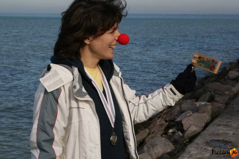 Balaton Maraton félmaraton Siófok szurkoló kereplővel Félmaraton futás Balaton Maraton Siófok, szurkoló kereplővel