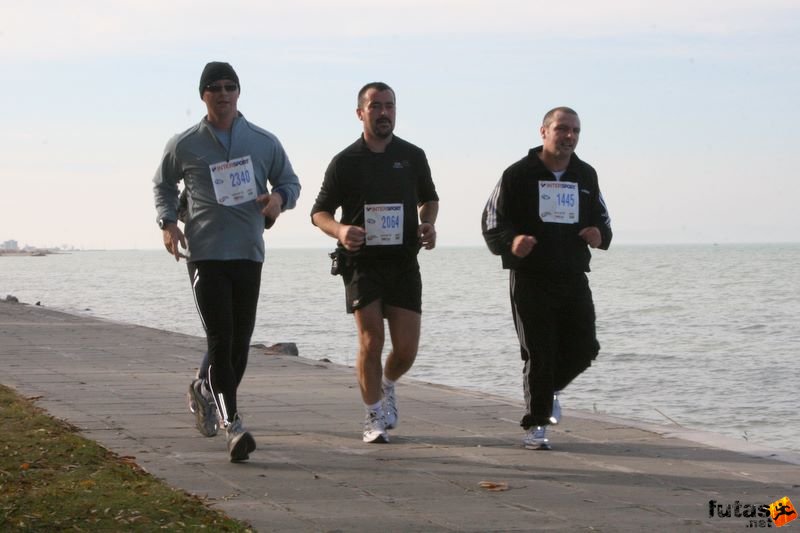 Balaton Maraton félmaraton Siófok Nevéri Béla, Kis Gábor, Sávos András, budapesti futók Félmaraton futás Balaton Maraton Siófok, Nevéri Béla, Kis Gábor, Sávos András, budapesti futók