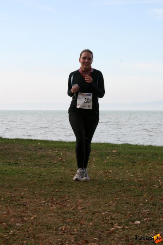 Balaton Maraton félmaraton Siófok Gőbölös-Szabó Julianna, Esztergomi Futóművek Félmaraton futás Balaton Maraton Siófok, Gőbölös-Szabó Julianna, Esztergomi Futóművek