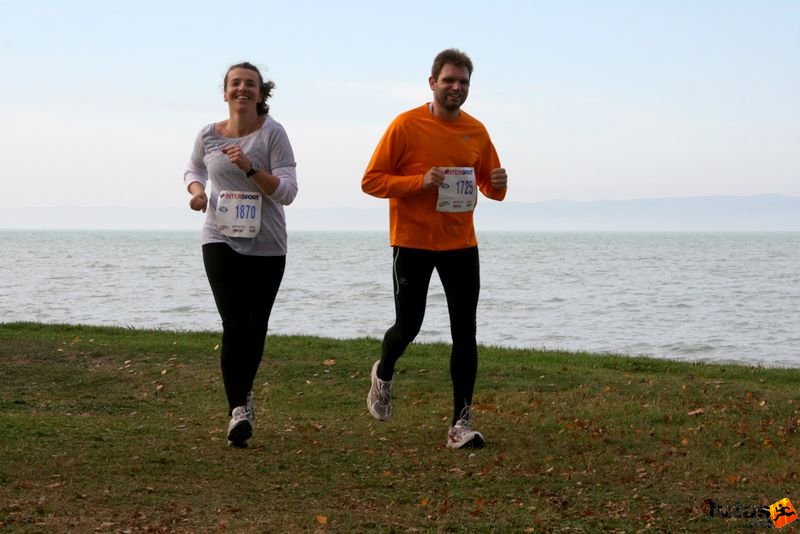 Balaton Maraton félmaraton Siófok Háhn Ágnes, Halász Róbert Félmaraton futás Balaton Maraton Siófok, Háhn Ágnes, Halász Róbert