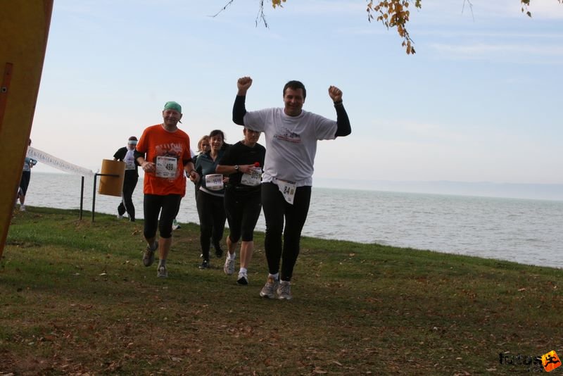 Balaton Maraton félmaraton Siófok Vilmos és az 1000. kilométer Félmaraton futás Balaton Maraton Siófok, Vilmos és az 1000. kilométer