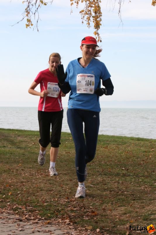 Balaton Maraton félmaraton Siófok Ihász Csilla, Budapest Balaton Maraton Siófok félmaraton futás, Ihász Csilla, Budapest