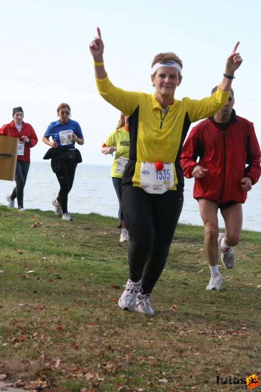 Balaton Maraton félmaraton Siófok Fügi Andrea, Győri Futóklub GYőr Balaton Maraton Siófok félmaraton futás, Fügi Andrea, Győri Futóklub GYőr