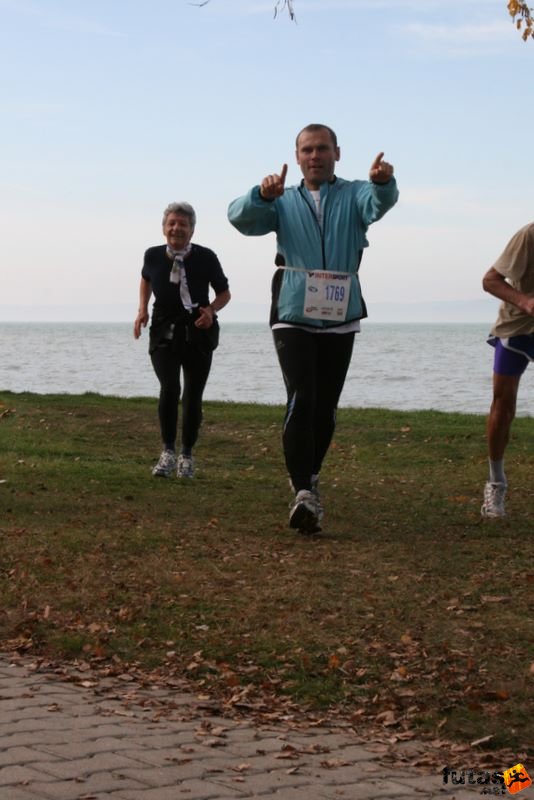Balaton Maraton félmaraton Siófok Lencsés Éva, Fazekas Jani Balaton Maraton Siófok félmaraton futás, Lencsés Éva, Fazekas Jani