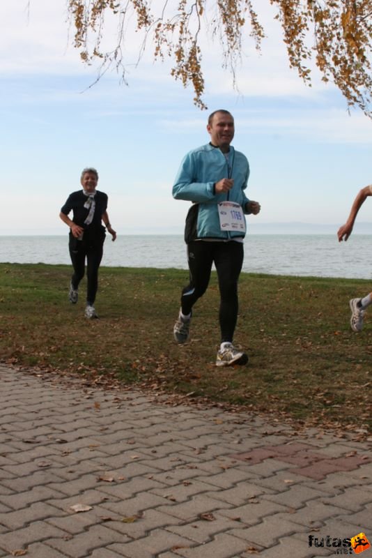 Balaton Maraton félmaraton Siófok Lencsés Éva, Fazekas Jani Balaton Maraton Siófok félmaraton futás, Lencsés Éva, Fazekas Jani