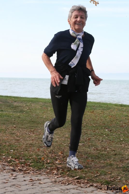 Balaton Maraton félmaraton Siófok Éva néni Balaton Maraton Siófok félmaraton futás, Éva néni