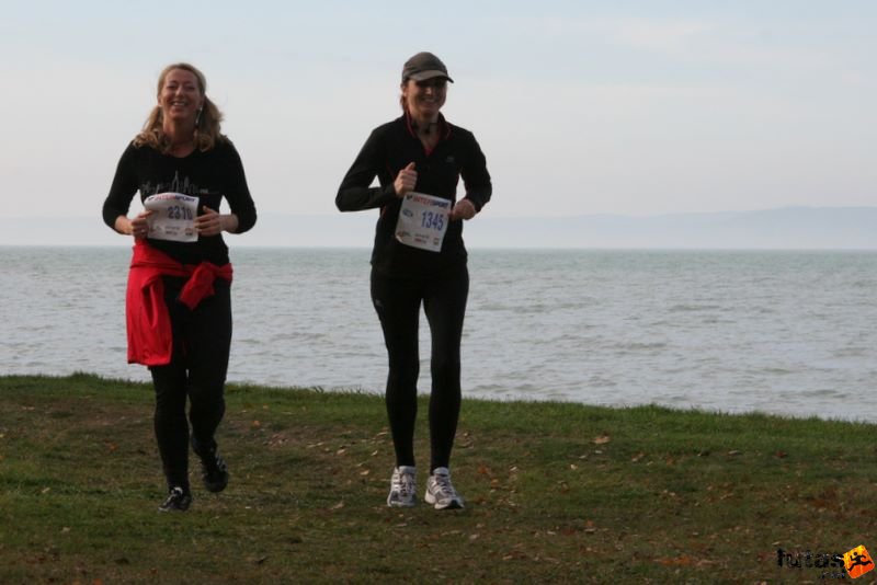 Balaton Maraton félmaraton Siófok Aranyos Vera, Felhoffer Mónika,Székesfehérvár Balaton Maraton Siófok félmaraton futás, Aranyos Vera, Felhoffer Mónika,Székesfehérvár