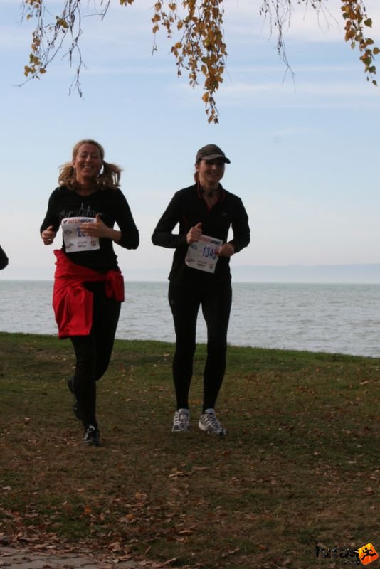 Balaton Maraton félmaraton Siófok Aranyos Vera, Felhoffer Mónika,Székesfehérvár Balaton Maraton Siófok félmaraton futás, Aranyos Vera, Felhoffer Mónika,Székesfehérvár