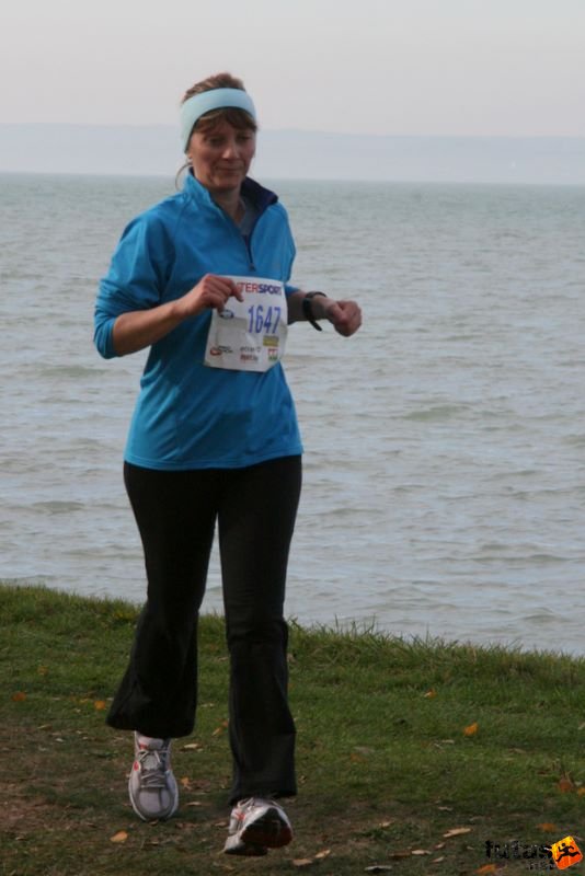 Balaton Maraton félmaraton Siófok Órásné Kócsák Mónika Balaton Maraton Siófok félmaraton futás, Órásné Kócsák Mónika