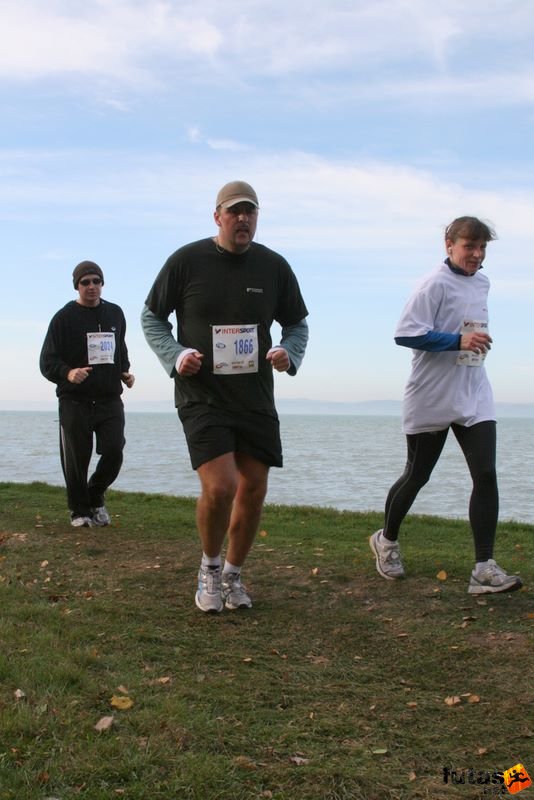 Balaton Maraton félmaraton Siófok félmaraton futók: Orosz László, Vajda János Szentes, Kiss Katalin Balaton Maraton Siófok félmaraton futás, félmaraton futók: Orosz László, Vajda János Szentes, Kiss Katalin