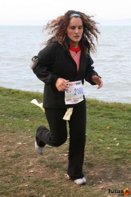 Balaton Maraton félmaraton Siófok Váradi Szabó Zsuzsa Balaton Maraton Siófok félmaraton futás, Váradi Szabó Zsuzsa