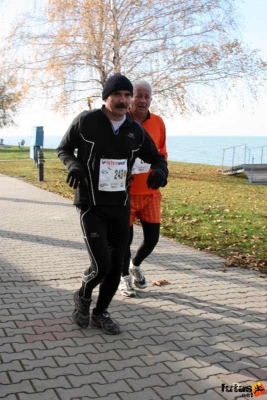 Balaton Maraton félmaraton Siófok Illésy József dr. Balaton Maraton Siófok félmaraton futás, Illésy József dr.