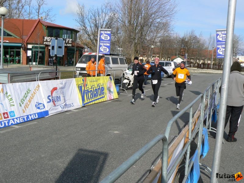 Balaton Szupermaraton futóverseny balaton_szupermaraton_464.jpg balaton_szupermaraton_464.jpg Balaton Szupermaraton ultramarathon futóverseny, balaton_szupermaraton_464.jpg