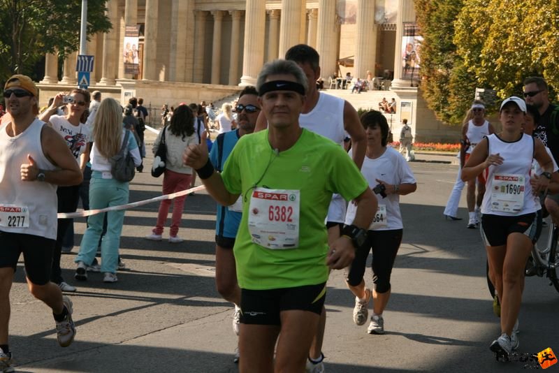 Spar Budapest Maraton 2009 Stelkovics Gábor Spar Budapest Maraton Running Spar Budapest Marathon Heroes' Square, Stelkovics Gábor