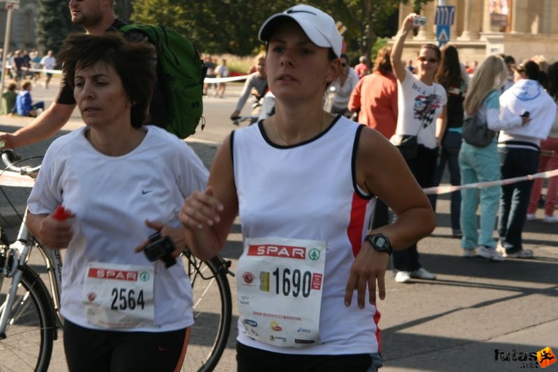 Spar Budapest Maraton futás 2009 Schlauszky Szilárdné Poroszkálók Se, Szalay Tünde IKEA FC Spar Budapest Maraton futás Hősök tere, Schlauszky Szilárdné Poroszkálók Se, Szalay Tünde IKEA FC