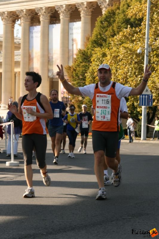 Spar Budapest Maraton futás 2009 Körmöczy Zoltán Spar Budapest Maraton futás Hősök tere, Körmöczy Zoltán