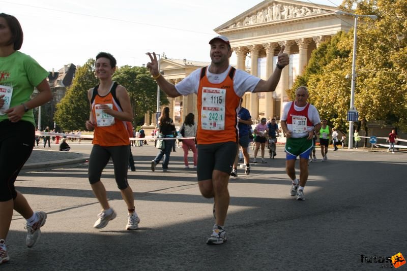 Spar Budapest Maraton futás 2009 Körmöczy Zoltán, Dabasi SE Spar Budapest Maraton futás Hősök tere, Körmöczy Zoltán, Dabasi SE