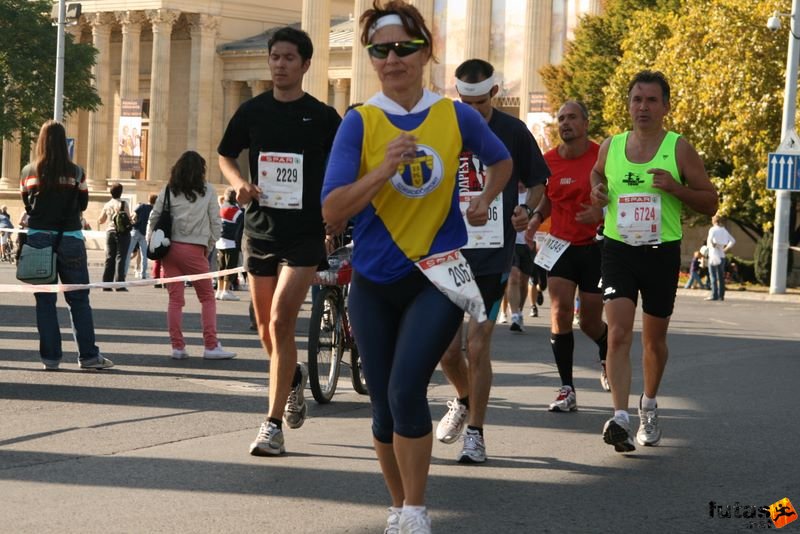 Spar Budapest Maraton 2009 Toma Beáta, BKV Előre SC Budapest Spar Budapest Maraton Running Spar Budapest Marathon Heroes' Square, Toma Beáta, BKV Előre SC Budapest