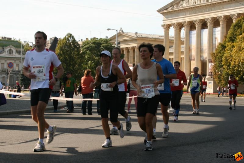 Spar Budapest Maraton 2009 Kaidl Pavel, Prague, in Prague Marathon T-shirt 2009 Spar Budapest Maraton Running Spar Budapest Marathon Heroes' Square, Kaidl Pavel, Prague, in Prague Marathon T-shirt 2009