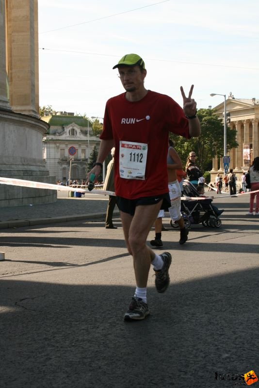 Spar Budapest Maraton 2009 Lakházi Tamás, Tatabánya Spar Budapest Maraton Running Spar Budapest Marathon Heroes' Square, Lakházi Tamás, Tatabánya