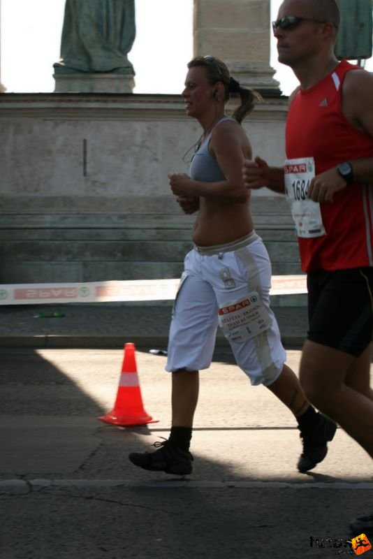 Spar Budapest Maraton 2009 spar_budapest_marathon_4369.jpg Spar Budapest Maraton Running Spar Budapest Marathon Heroes' Square, spar_budapest_marathon_4369.jpg