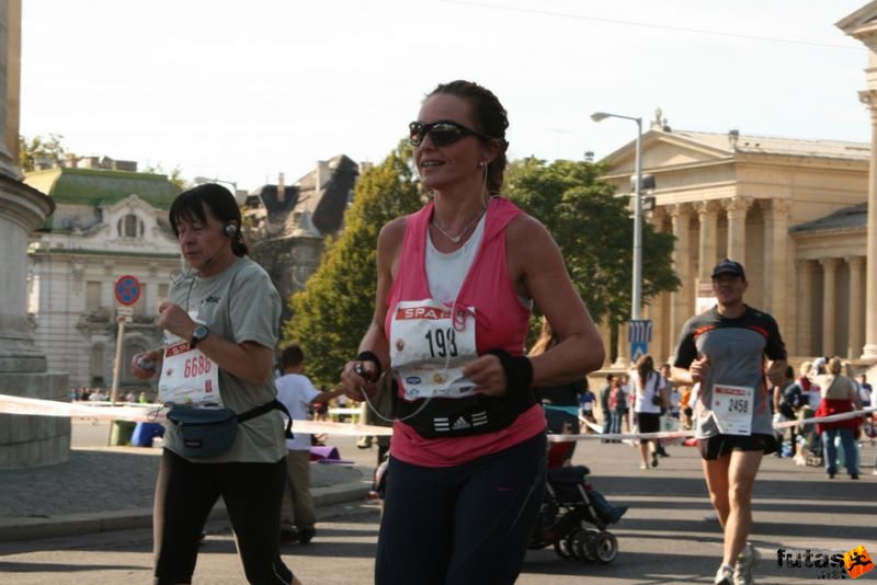Spar Budapest Maraton 2009 Keil Viktória Tát Spar Budapest Maraton Running Spar Budapest Marathon Heroes' Square, Keil Viktória Tát