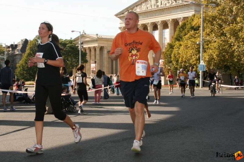 Spar Budapest Maraton 2009 spar_budapest_marathon_4373.jpg Spar Budapest Maraton Running Spar Budapest Marathon Heroes' Square, spar_budapest_marathon_4373.jpg
