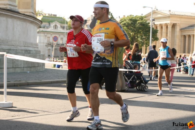 Spar Budapest Maraton futás 2009 Dombay Gábor, KEFE- Komárom Spar Budapest Maraton futás Hősök tere, Dombay Gábor, KEFE- Komárom