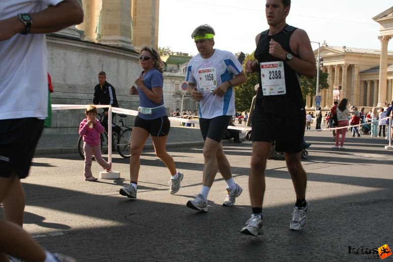 Spar Budapest Maraton futás 2009 Ormay György, Zakar József Spar Budapest Maraton futás Hősök tere, Ormay György, Zakar József