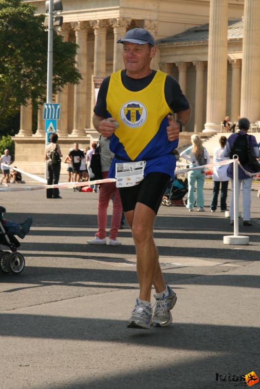 Spar Budapest Maraton 2009 BKV Előre Szabadidősport Spar Budapest Maraton Running Spar Budapest Marathon Heroes' Square, BKV Előre Szabadidősport