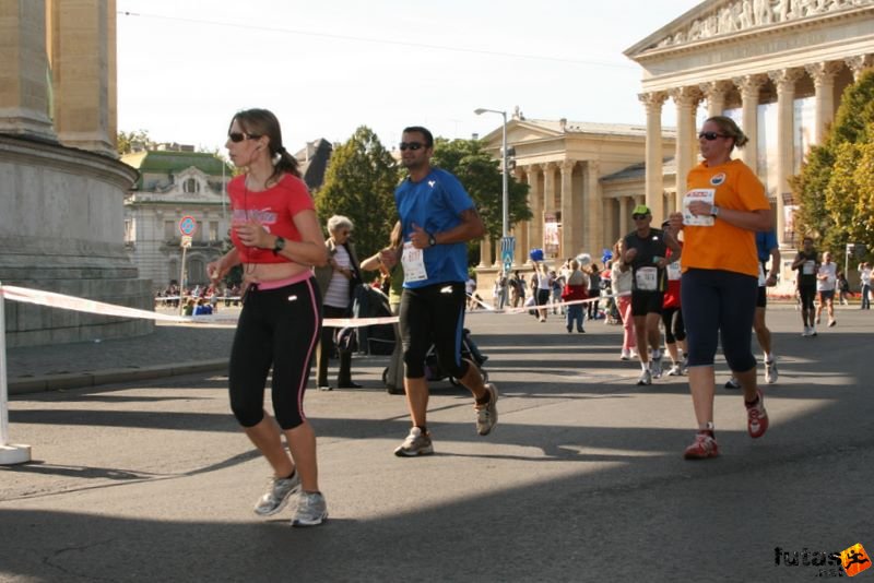 Spar Budapest Maraton 2009 spar_budapest_marathon_4384.jpg Spar Budapest Maraton Running Spar Budapest Marathon Heroes' Square, spar_budapest_marathon_4384.jpg