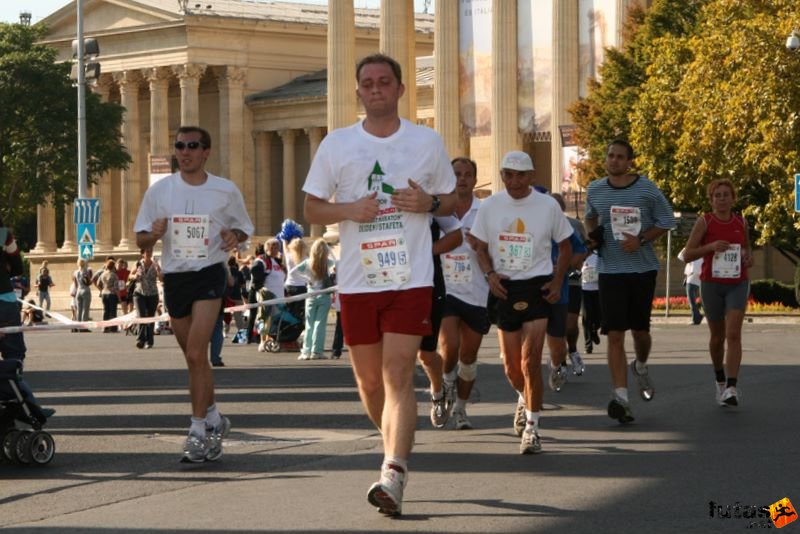 Spar Budapest Maraton futás 2009 spar_budapest_marathon_4386.jpg Spar Budapest Maraton futás Hősök tere, spar_budapest_marathon_4386.jpg
