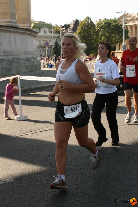 Spar Budapest Maraton futás 2009 Eliassen Kjersti, ARENDAL Spar Budapest Maraton futás Hősök tere, Eliassen Kjersti, ARENDAL