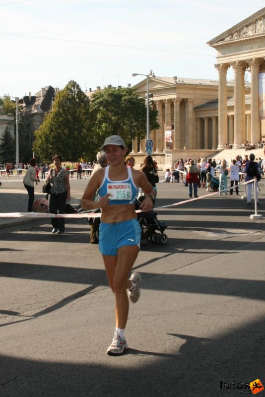 Spar Budapest Maraton 2009 spar_budapest_marathon_4389.jpg Spar Budapest Maraton Running Spar Budapest Marathon Heroes' Square, spar_budapest_marathon_4389.jpg