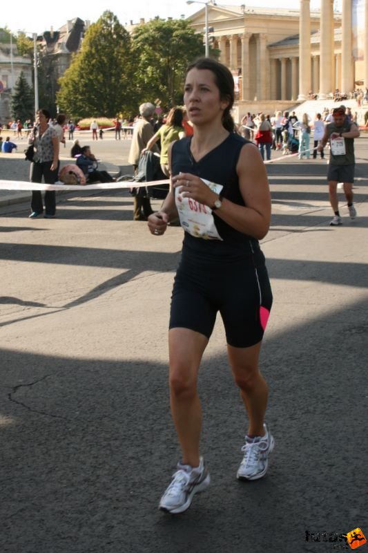 Spar Budapest Maraton 2009 Collins Jennifer, Chesham Spar Budapest Maraton Running Spar Budapest Marathon Heroes' Square, Collins Jennifer, Chesham