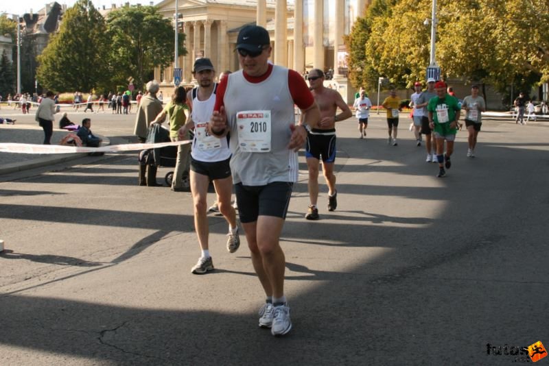 Spar Budapest Maraton futás 2009 Csépán István Veresegyház Spar Budapest Maraton futás Hősök tere, Csépán István Veresegyház