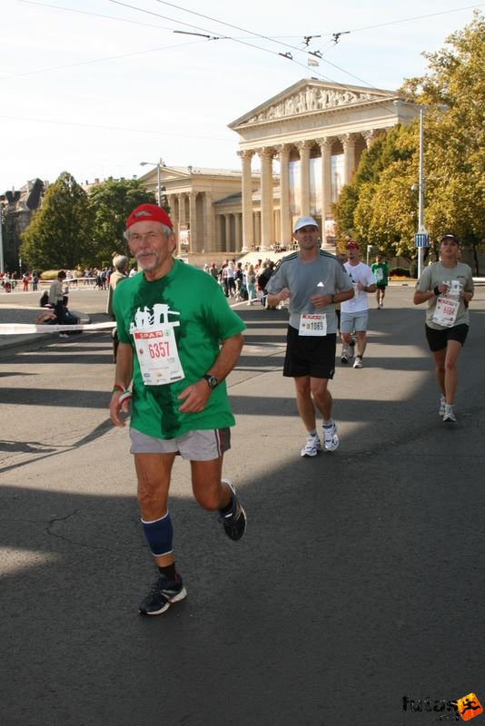Spar Budapest Maraton 2009 Vlasics János, Szabó József, Didier Geraldine Toulouse Spar Budapest Maraton Running Spar Budapest Marathon Heroes' Square, Vlasics János, Szabó József, Didier Geraldine Toulouse