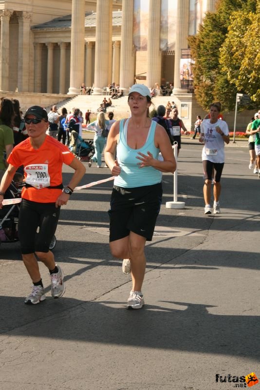 Spar Budapest Maraton 2009 spar_budapest_marathon_4408.jpg Spar Budapest Maraton Running Spar Budapest Marathon Heroes' Square, spar_budapest_marathon_4408.jpg