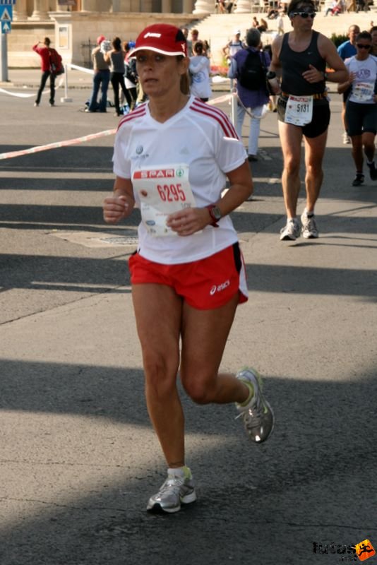 Spar Budapest Maraton 2009 Baranski Csilla Budapest Spar Budapest Maraton Running Spar Budapest Marathon Heroes' Square, Baranski Csilla Budapest