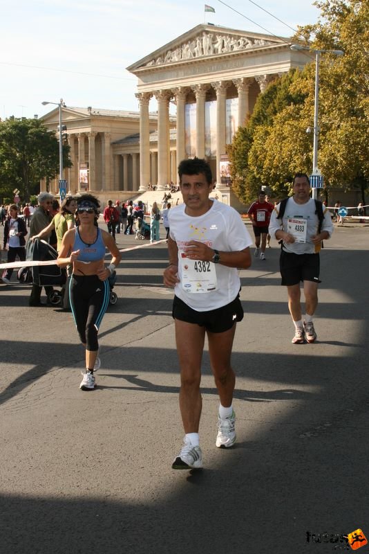 Spar Budapest Maraton 2009 Jose Manuel Vazquez Alvarez, España Ovrense Spar Budapest Maraton Running Spar Budapest Marathon Heroes' Square, Jose Manuel Vazquez Alvarez, España Ovrense