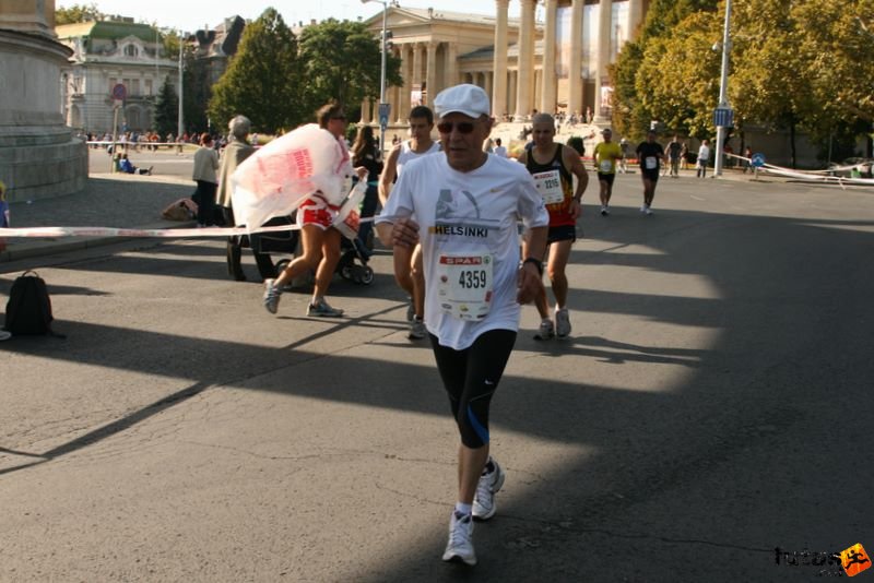 Spar Budapest Maraton 2009 Luukkanen Tapio, Rääkkylä Spar Budapest Maraton Running Spar Budapest Marathon Heroes' Square, Luukkanen Tapio, Rääkkylä